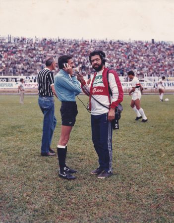 Felicio Papa entrevistando ex arbitro Dulcidio Wanderley Boschilia